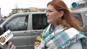 Dziś opowiada o perypetiach związanych z remontowaniem domów i mieszkań ludziom, którzy znaleźli się w trudnej sytuacji. Katarzyna Dowbor I Jej Program Nasz Nowy Dom W Markach Youtube