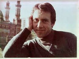 песня высоцкого я не люблю когда стреляют в спину Ya Ne Lyublyu Fatalnogo Ishoda Ot Zhizni Nikogda Ne Ustayu Ya Ne Lyublyu Lyuboe Vremya Goda Kogda Veselyh Pesen Ne Poyu Ya Ne Lyub Singer Vladimir Vysotsky Vladimir