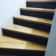 Tout Est Possible Pour Votre Escalier Ici Un Sol Stratifie Quick Step Majestic Mj3551 Chene Desert Naturel Sur Marches Et En 2020 Sol Stratifie Escalier Pose Parquet