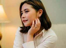 Namun sayangnya, sosok pria yang berhasil merebut cinta pertama prilly tersebut bukanlah aliando. Xnxx Prilly Latuconsina Buka Bukaan Buka Bukaan Prilly Latuconsina Sebut Belum Ada Bayangan Viral Goyang Sampe Buka Bukaan Kasey Yoder