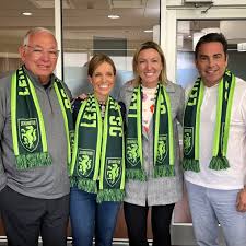 We love to see it, Lexington! Today @lexingtonsportingclub announced it  will adopt the same logo and branding for its men's and women's pro teams  and full amateur pathways 💚 One Club, One