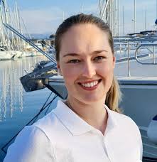 Hello! My name's Carly. I have over 10 years of experience in the  restaurant industry as a whole and over 7 years as a section waitress.  While I'm very experienced in restaurants