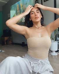 Anushka sharma posts a series of pictures on her instagram handle and credits athiya shetty for taking those. Parul Gulati Ig Gulati06 Bollyarm