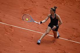 Iga swiatek to win in three sets. Maria Sakkari Masters 3 F Tennis To Shock Iga Swiatek Complete Line Up Of Maiden Major Semifinalists