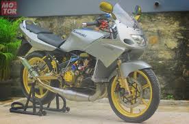 Modifikasi ninja rr, hallo teman teman, kembali lagi di channel saya three sat project pada video kali ini saya akan membahas tentang modifikasi ninja rr jar. Modifikasi Kawasaki Ninja 150 R Jadi 2 Silinder 300 Cc Detailnya Top Motorplus