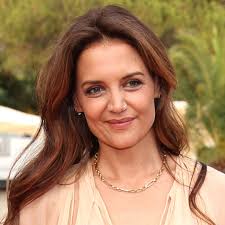 Suri Cruise, 17, is mom Katie Holmes' double for ultra rare appearance