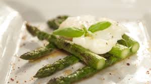 Jajko W Koszulce Na Szparagach Blazeja Koperskiego Masterchef Tvn Pl Food Avocado Toast Avocado