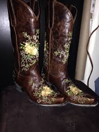 Town or country, this good ole cowgirl's boot works hard but knows how to have. Yellow Rose Of Texas Beautiful Boots Cowgirl Boots Western Boots