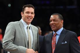 He played 10 seasons in the nba as a forward, winning two nba championships with the los angeles lakers.he also won a title as an assistant coach with the golden … Luke Walton Ne Postule Pas Pour Le Poste A Arizona Nba Basket Usa