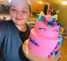 Who can make a custom unicorn cake in Conroe?