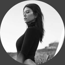 Kourtney kardashian has no room for body shamers — and she's not afraid to show it! Kourtney Kardashian Instagram Rich List 2021 Hopper Hq