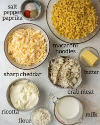 2 ham hocks, 250ml of double cream, 300g of macaroni pasta, 200ml of double cream, whisked, 200ml of bechamel sauce, 200ml of hollandaise, 3g of parsley, chopped, 3g of chives, chopped, 10g of gruyère, salt, fleur de sel. Baked Crab Mac And Cheese Cheesy Macaroni With Lump Crab Meat