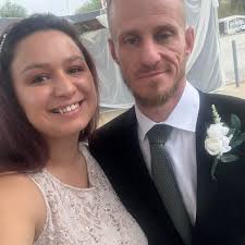 Looking at doing spaghetti for our wedding. How is the best way to do this?  We will have roasters at the wedding to keep everything warm.