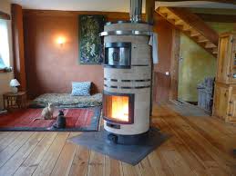 Le poêle à bois masterflamme, grâce à son design unique, a une capacité exceptionnelle à créer rapidement de la chaleur et à la grâce à cet effet de ventilateur, le poêle à bois masterflamme peut fournir beaucoup de chaleur en un temps très court et le distribuer uniformément dans la zone chauffée. Poele De Masse Le Tour Du Monde En 8 Poeles Comparatif