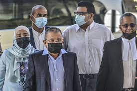 The kuala lumpur high court on tuesday (june 16) ordered former felda chairman tan sri mohd isa abdul samad to enter his. Former Felda Chief Isa Samad Convicted Of Nine Corruption Charges Malaysia Malay Mail
