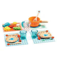 Dinette A Table Les Chats 18 Mois En 2020 Dinette A Table Dinette Bois