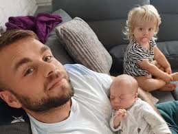 Chris z "Hotelu Paradise" po raz trzeci zostanie tatą? Fani nie mają  wątpliwości