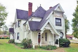 The Key Hole House Circa Old Houses Old Houses For Sale And Historic Real Estate Listings Victorian Homes Historic Homes Old Houses For Sale