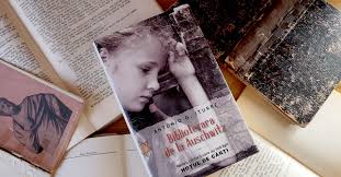 Printre ei, si kazimierz piechowski. Bibliotecara De La Auschwitz Antonio Iturbe Triumful Lecturii In Cele Mai Intunecate Vremuri Inefabil Mai Presus De Cuvinte