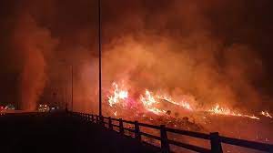 Prospoiithike to logisti arpazontas apo ilikiomeni 1.500 evro Fwtia Sthn Patra Orio8eth8hke To Metwpo Sta Syxaina Olonyxtia Maxh Twn Pyrosbestwn Na Mhn Kaoyn Spitia