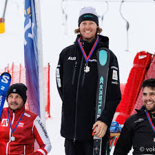 All smiles underneath the covid accessories 😷 Munich here we come!