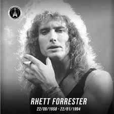 Nacido en Tucker, Georgia, Estados Unidos, el 22 de septiembre de 1958,  este lunes estaría celebrando 67 años, Rhett Forrester, ex cantante de  Riot. Rhett salta al reconocimiento general cuando en 1982