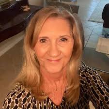 Vacina contra covid: Comissária cria lista VIP para ricos furarem fila