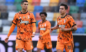 Cristiano ronaldo scores twice as juventus beat udinese to go temporarily top of serie a. Udinese Juve Le Pagelle Di Cm Flop Dybala E Tornato Il Vero Ronaldo De Paul Croce E Delizia Serie A Calciomercato Com