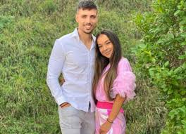 Последние твиты от vladuta lupau (@vladutalupau). Mesajul Lui Adi Rus Pentru DuÈmani DupÄ Ce VlÄduÈa LupÄu A Ajuns Pe Locul 1 In Trending Cum IÈi SusÈine Fotbalistul SoÈia