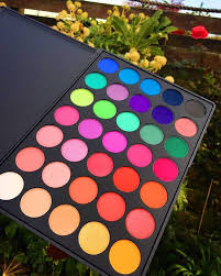 176 4k Likes 2 192 Comments Morphe Morphebrushes On Instagram Guess Who S Back This Bae Everyone S Favorite P Makeup Pallets Makeup Palette Eyeshadow