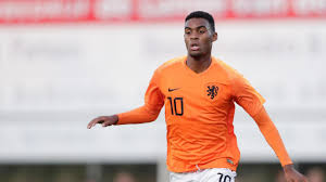 Bondscoach erwin van de looi heeft zijn definitieve selectie van jong oranje voor de eindronde in hongarije al aan de uefa doorgegeven. Vijf Debutanten In Definitieve Selectie Van Jong Oranje Onsoranje