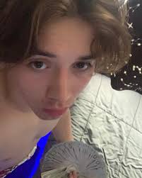 waddup! my name is Xavier and I'm from phx az. I will be staying in the  hassy dorms and majoring in business entrepreneurship. I like to lift and  hoop so hit me