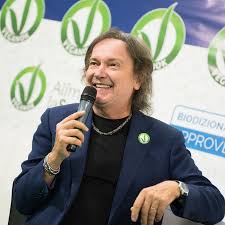 Red canzian ha commentato così sul suo profilo facebook il matrimonio della figlia chiara con sandro cisolla, ieri sul montello. Red Canzian Veganok Tv