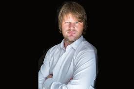 Roku 2000 si zřídil internetový obchod alza.cz (alza byla vlastně zkratka jeho jména aleš zavoral). Ales Zavoral Nas Region Muzou Byt Nejvetsi Noviny V Cesku Mediaguru