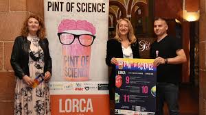 Margarita del Val, Luis Montoliu, Rosa Gómez y Nahum Méndez, en el 'Pint of  Sciencia 2022' de Lorca