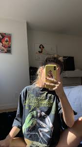 Pin By Rosie On Do It For The Gram Aesthetic Clothes Mirror Selfie Poses Selfie Poses