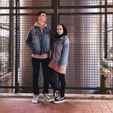 Kami akan berikan 10 inspirasi foto prewedding yang simple dengan menggunakan casual outfit. 7 Inspirasi Baju Prewedding Casual Yang Cocok Untuk Hijaber Womantalk Com Line Today