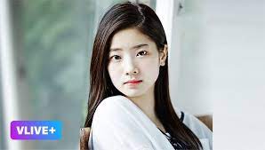 Think about it…she was the only one in the group, besides momo, who has taken part in choreographing one of their routines. V Live Beautiful Twice Dahyun