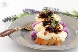 Ziegenkase Rezept Baguette Provencal Mit Zwiebelconfit Joyful Food Rezept Zwiebelconfit Rezepte Vorspeise Franzosisch