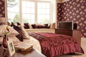 Ideas To Create A Perfect Maroon Bedroom Decoration Channel See more ideas about room colors, maroon walls, bedroom colors.