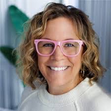 Lisa Behrends's Instagram, Twitter & Facebook