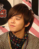 He made his solo debut on august 18, 2009 with the album heartbreaker. G Dragon Wikipedia