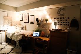See Irl Dorm Decor Inside The Super Cozy Dorm Room Of A Student At Boston College With A Knack For Interior Des Cozy Dorm Room Dorm Room Diy College Dorm Rooms