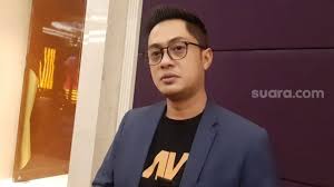 Sang istri, anggi novita, sedang berjuang melawan penyakit stroke yang dideritanya. Sakit Dan Tak Bisa Kerja Ferry Ardiansyah Ungkap Curahan Hati Ferry Irawan