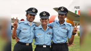 Air Hostess Course,एयर होस्‍टेस बनकर चाहती हैं ऊंचाइयों को छूना तो यहां  जानें कोर्स, स्किल्स और करियर ऑप्‍शन - air hostess courses career options  jobs and salary - Navbharat Times