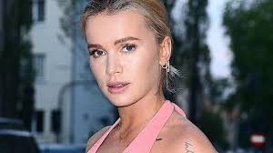This is gso sebastian fabiański by moviesz masz on vimeo, the home for high quality videos and the people who love them. Maffashion W Ciazy Zdjecia Z Zaokraglonym Brzuszkiem