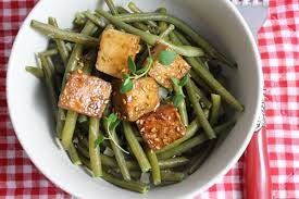 Haricots Verts Sautes Tofu Fume Et Sesame Pour 4 Personnes Recettes Elle A Table Recette Tofu Fume Haricots Verts Sautes Haricots Verts