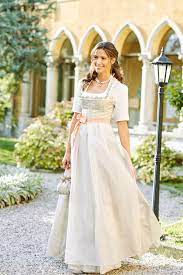 Maybe you would like to learn more about one of these? Hochzeitsdirndl Brautdirndl Trachtenhochzeit Scheduled Via Http Www Tailwindapp Com Utm Source Pinterest Hochzeitskleid Dirndl Braut Dirndl Dirndl Hochzeit