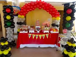 Además te recomendamos ver este divertido vídeo de mis pastelitos, donde decoran una tarta de rayo mcqueen con un niño pequeño, para que. Decoracion De Fiesta De Cars Google Search Mesas De Dulces Cars Decoracion De Fiestas Infantiles Decoracion De Cars Fiestas