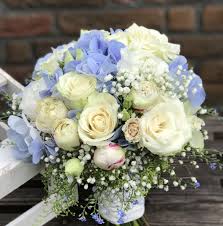 Flowers N Joy Blumengestecke Fur Hochzeiten Geburtstage Und Firmenevents In Erkrath Blumenstrauss Hochzeit Schleierkraut Hochzeit Blaue Hortensien Hochzeit